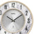 Nahaufnahme AMS Funk-Wanduhr: analoges Ziffernblatt, schwarze Zeiger, marmorierte Umrandung
