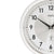 AMS Funk-Wanduhr Detail: weißes Zifferblatt, schwarze Zeiger, silberner Rahmen mit Glas