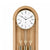 Quadrante di orologio a pendolo in cassa di legno con lancette e ore segnate