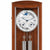 Orologio da parete in legno con frontale in vetro, cassa marrone, quadrante rotondo e pendolo