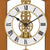 Primo piano di orologio da tavolo in legno: movimento a scheletro con pendolo, numeri romani
