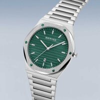 Orologio da uomo blu, quadrante rigato con lancette e indici luminosi e datario, protetto da vetro zaffiro - Bering Modello: 19742-708