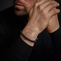 Bracciale con pietre preziose nere di 8 mm e chiusura in...