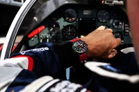 Orologio da uomo nero con cinturino in silicone rosso - Modello Vostok Europe VK68-592C775